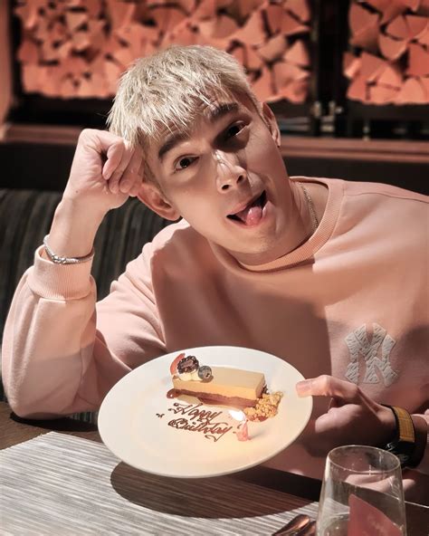 ELVIN NG 黄俊雄 (@elvinngchoonsiong) • Instagram photos and .
